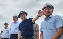 Chủ tịch Quảng Ngãi kiểm tra bờ biển trước bão, điều tiết hồ chứa phòng lũ