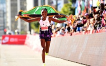 Kỷ lục gia marathon thế giới Ruth Chepngetich bị cấm thi đấu 3 năm vì sử dụng doping