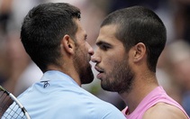 Djokovic bất ngờ ‘khều nhẹ’ Alcaraz ‘nói nhiều mà chẳng làm gì’