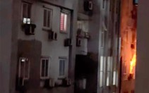 Cháy căn hộ chung cư ở Hà Nội, 2 người được cứu