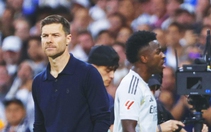 Vinicius xin lỗi vì nổi nóng ở trận El Clasico nhưng ‘lơ’ HLV Alonso