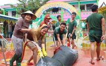 Bộ đội 'tiếp sức' trường mầm non vùng rốn lũ Đà Nẵng dọn bùn đón trẻ trở lại