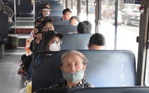 Người cao tuổi ở TP.HCM nhận vé xe buýt miễn phí tự động bằng căn cước, VNeID