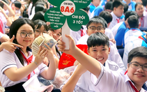 Nhiều trường xin không nhận hoa ngày nhà giáo, mong đổi thành quỹ học bổng cho học sinh miền Trung