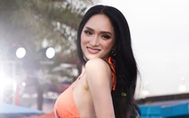 Hoa hậu Hương Giang diễn bikini tại Miss Universe 2025: Đánh tay xấu, catwalk như đi chợ
