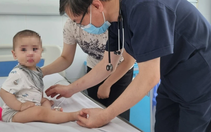 Thời tiết giao mùa: Dịch cúm tăng nhanh, tay chân miệng vẫn trong thời kỳ cao điểm