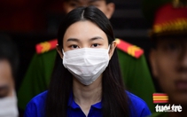 Hình ảnh hoa hậu Thùy Tiên, Hằng Du Mục, Quang Linh tại tòa sau 6 tháng bị tạm giam