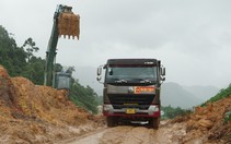 Cao tốc La Sơn - Hòa Liên vẫn chưa thông: Nhiều chỗ sạt lở, nứt mặt đường nguy hiểm