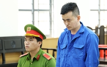 Ghen tuông tình ái, dùng 2 dao Thái Lan đâm bạn gái gãy cán dao