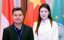 Đánh cặp với nữ kỳ thủ, Lại Lý Huynh bất bại ở giải cờ tướng đôi Trung Quốc