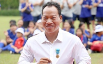 Lực sĩ Lê Văn Công nhận Huân chương Vàng của Pháp