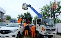 Tăng cường 250 cán bộ, công nhân khôi phục lưới điện vùng lũ Phú Yên cũ
