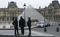 Bắt thêm 4 nghi phạm vụ trộm trang sức 102 triệu USD tại Bảo tàng Louvre