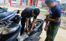 Đội sửa xe từ TP.HCM ra Phú Yên cũ giúp bà con vùng lũ, homestay ‘0 đồng’ cho các đoàn thiện nguyện