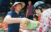 Phiên chợ quê 0 đồng cho người dân vùng lũ Nha Trang