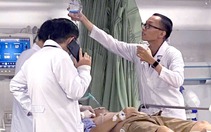Bác sĩ ép tim, hỗ trợ hô hấp suốt gần 1 giờ cứu bệnh nhân ngưng tim, ngưng thở