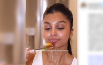 Hiệu quả hơn tiêm Botox, 'tỏi ngâm mật ong' có thể giúp da sáng mịn tự nhiên?
