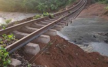 Mưa do bão Kalmaegi làm 'hổng chân' đường sắt Bắc - Nam, phải mất vài ngày mới khôi phục xong