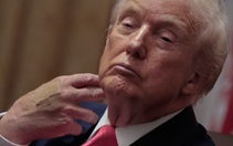 Nhà Trắng nói gì về bàn tay dán băng cá nhân của ông Trump?
