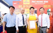 Trao thư cảm ơn, cùng trải nghiệm làm bánh phở với các chủ tiệm phở ở Ngày của Phở 2025