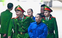 Sáng nay, cựu Phó chánh án tòa án cấp cao tại Đà Nẵng cùng 27 người hầu tòa
