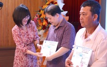 Gần 2,86 tỉ đồng trao tặng thẻ BHYT cho người khó khăn