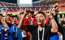 Ông Park Hang Seo chúc mừng U22 Việt Nam và HLV Kim Sang Sik