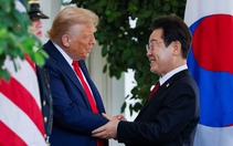 Ông Trump tặng Tổng thống Hàn Quốc chìa khóa vàng vào Nhà Trắng