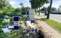 Phường Thủ Đức nói gì khi rác thải dày đặc dọc đường Phạm Văn Đồng?