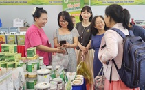Hàng trăm đặc sản 3 miền hội tụ tại TP.HCM để người dân  sắm Tết sớm