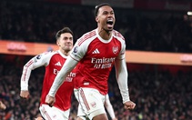 Arsenal có bàn thắng gây tranh cãi nhờ bài phạt góc