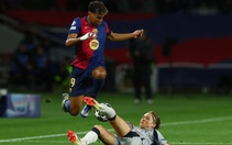 Lamine Yamal tạo nên lịch sử Champions League với... đôi giày rách