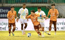 Vòng 16 V-League 2024 - 2025: Vẫy vùng lo trụ hạng