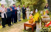 Lần đầu tiên Đại sứ Mỹ Marc Knapper đến viếng mộ Đại tướng Võ Nguyên Giáp