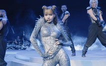Lisa đem loạt hit đến Coachella: Lần sau cứ mic cầm tay mà chiến thôi
