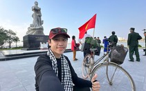 Chàng trai 24 tuổi đi xe đạp cũ của ông từ Hà Nội vào TP.HCM xem diễu binh 30-4