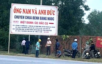 Tháo dỡ biển quảng cáo 'chữa bệnh bằng nước'