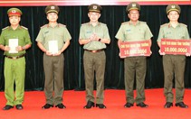Khen thưởng tập thể, cá nhân bắt nữ lừa đảo hơn 131 tỉ đồng về từ khu Tam Thái Tử