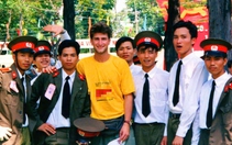 Ông Tây mê lễ 30-4