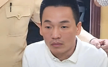 Cảnh sát giao thông bắt thanh niên sử dụng giấy tờ giả, tàng trữ ma túy, đạn và pháo tự chế