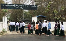 Gần 63.000 học sinh Myanmar phải thi lại đại học vì bài thi bị cháy