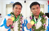 Anh em song sinh kể hành trình 'gặt vàng' kỳ thi Olympic giao lưu toán quốc tế