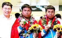 Anh em song sinh giành huy chương vàng Olympic giao lưu toán quốc tế