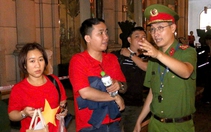 Công an trắng đêm hướng dẫn người dân đến những vị trí có thể xem diễu binh