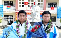 Cặp song sinh giành huy chương vàng toán quốc tế được thưởng 300 triệu đồng