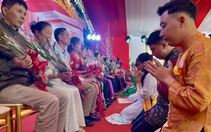 Lễ hội Bách thiện hiếu vi tiên: Con cái quỳ xuống nói lời tri ân cha mẹ