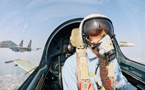 Xem clip và hình ảnh camera hành trình tiêm kích Su-30MK2 thả bẫy nhiệt