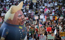 Người Mỹ xuống đường phản đối ông Trump