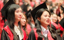 Hiệu trưởng Trường ĐH Ngoại thương nhắc sinh viên đừng quên đặc quyền của tuổi trẻ 'thử và sai'