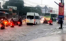 Đồng Nai mưa hơn 150mm trong cơn dông rạng sáng nay, ngập cục bộ nhiều nơi